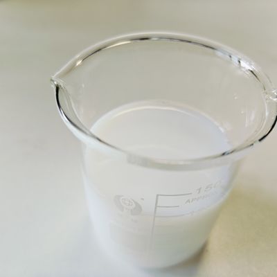 Stiren / Akrilat Kopolymer Nemlendirici Süt Beyaz Sıvı Görünüm Değiştiricisi Yüz ve Vücut Cilt Bakımı için