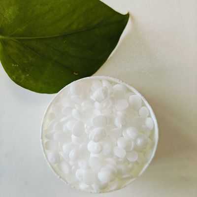 Cetearyl Alkol &amp; Cetearyl Glikozide Doğal Beyaz veya Sarı Tüylü Emulsif Granüller EO Kosmetik Formülasyonlar İçin Serbest