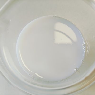 Akrilat Kopolymer Ko-Emulsif fonksiyonları Şampuan için süt beyaz Reolojik Modifikasyon CAS 25035-69-2