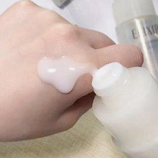 Emulsifler PEG-100 Stearat ve Gliseril Stearat Yüz Temizleyici İçin Nonionik Kendini Emulsifleştiren Gliseril Monostearat